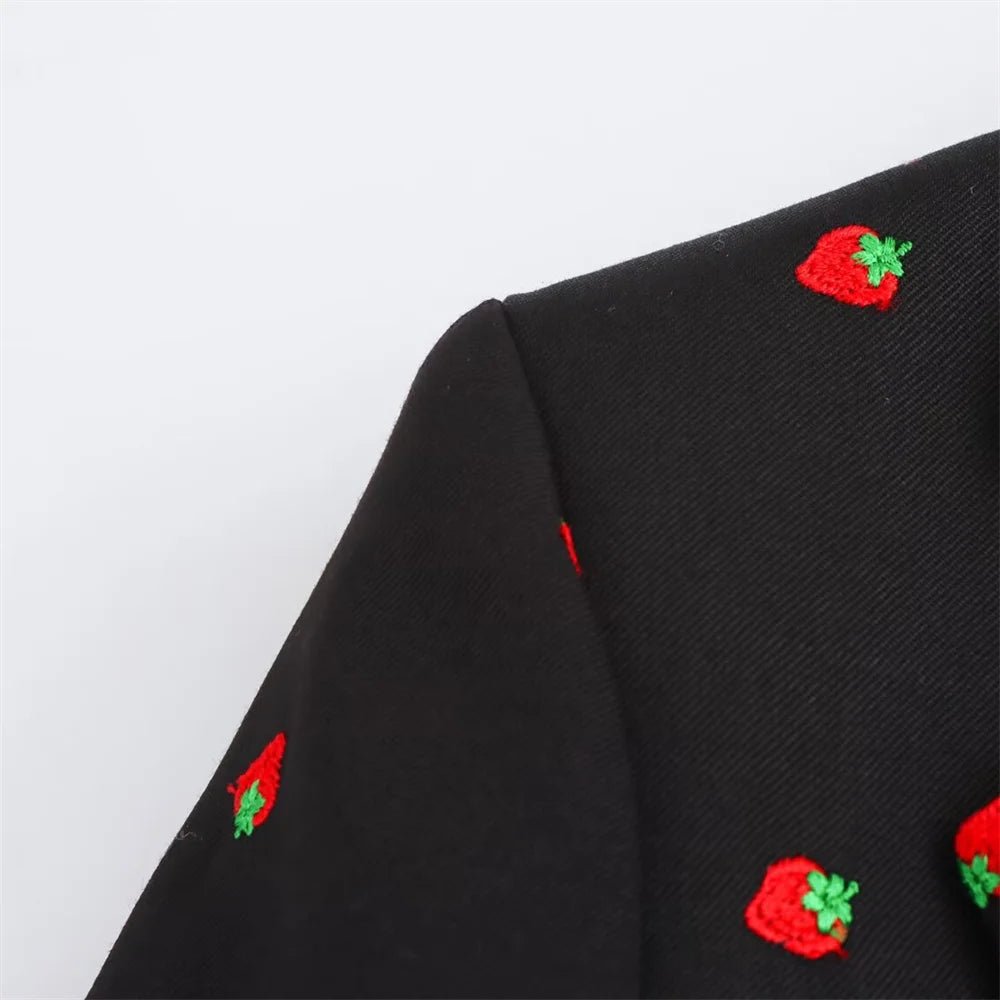 Kvinnors Casual Retro Jordgubbsbroderad Kavaj och Hög Midja Mini Kjol Mode Set: Lås Upp Stil och Komfort för Moderna Kvinnor - STILUNA
