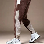 Mjuka Corduroy Sweatpants med Tri - Färgad Design och Tre Fickor - STILUNA