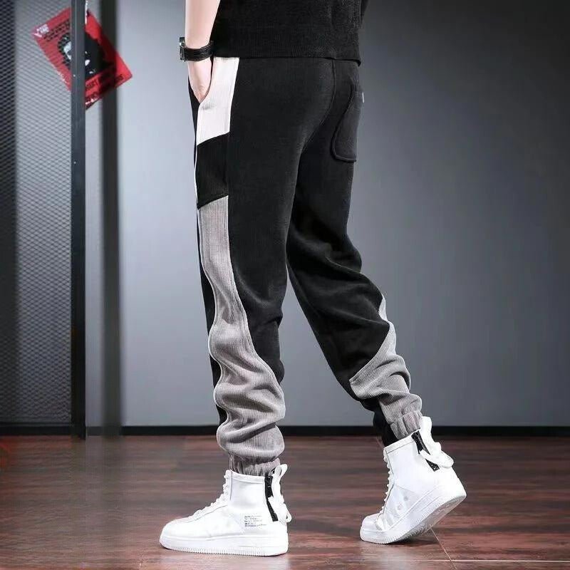 Mjuka Corduroy Sweatpants med Tri - Färgad Design och Tre Fickor - STILUNA