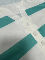 Randig T-shirt med V - ringning för Dam – Bekväm och Mångsidig i Bomullsblandning - STILUNA