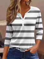 Randig T-shirt med V - ringning för Dam – Bekväm och Mångsidig i Bomullsblandning - STILUNA